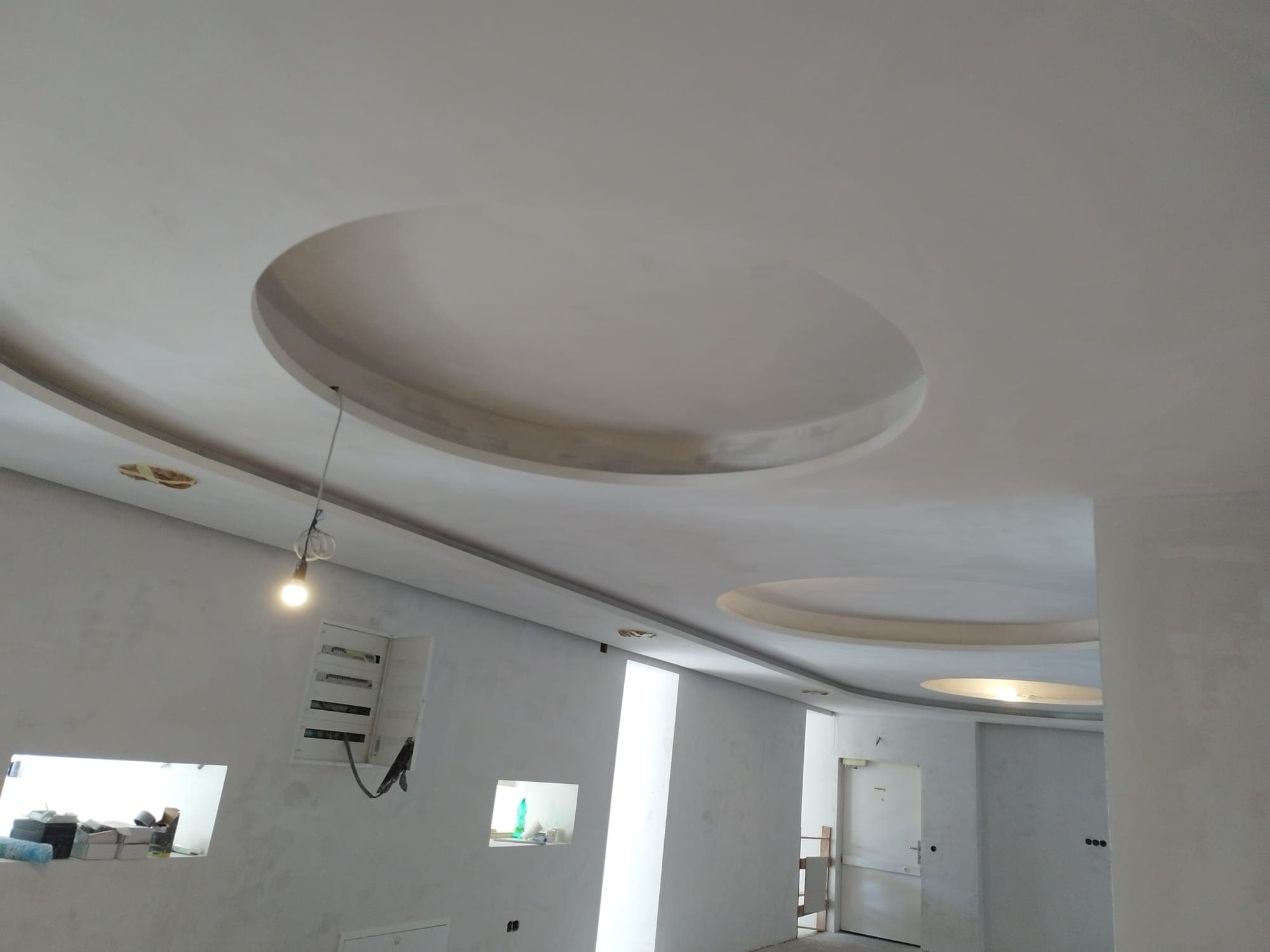 Maßgefertigte Kuppeldecke mit Trockenbau und Spachtelung